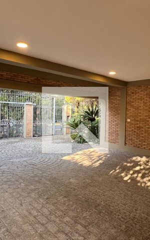 Casa para alugar com 929m², 4 quartos e 4 vagas Casa para alugar com 929m², 4 quartos e 4 vagasGaragem
