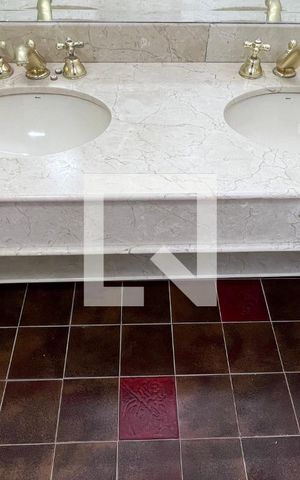 Casa para alugar com 929m², 4 quartos e 4 vagas Casa para alugar com 929m², 4 quartos e 4 vagasBanheiro da Suíte 1