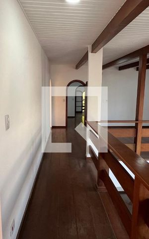 Casa para alugar com 929m², 4 quartos e 4 vagas Casa para alugar com 929m², 4 quartos e 4 vagasCorredor superior