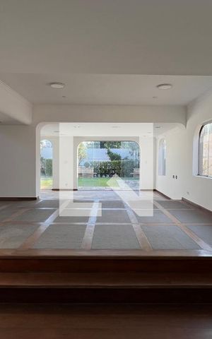 Casa para alugar com 929m², 4 quartos e 4 vagas Casa para alugar com 929m², 4 quartos e 4 vagasSala