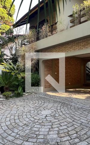 Casa para alugar com 929m², 4 quartos e 4 vagas Casa para alugar com 929m², 4 quartos e 4 vagasGaragem