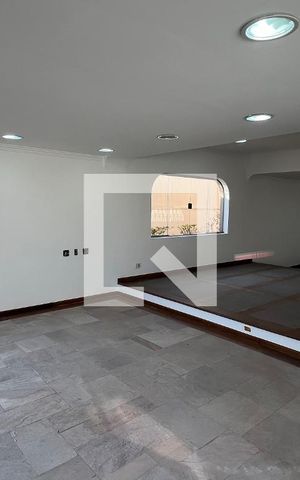 Casa para alugar com 929m², 4 quartos e 4 vagas Casa para alugar com 929m², 4 quartos e 4 vagasSala