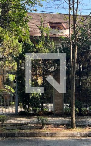 Casa para alugar com 929m², 4 quartos e 4 vagas Casa para alugar com 929m², 4 quartos e 4 vagasFachada