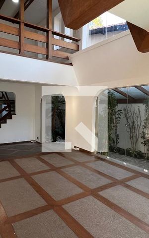 Casa para alugar com 929m², 4 quartos e 4 vagas Casa para alugar com 929m², 4 quartos e 4 vagasSala
