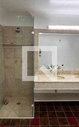 Casa para alugar com 929m², 4 quartos e 4 vagas Casa para alugar com 929m², 4 quartos e 4 vagasBanheiro da Suíte 1