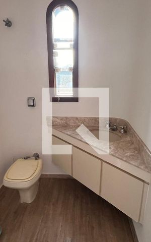 Casa para alugar com 929m², 4 quartos e 4 vagas Casa para alugar com 929m², 4 quartos e 4 vagasBanheiro da sala 2