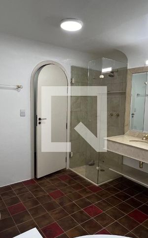 Casa para alugar com 929m², 4 quartos e 4 vagas Casa para alugar com 929m², 4 quartos e 4 vagasBanheiro da Suíte 1