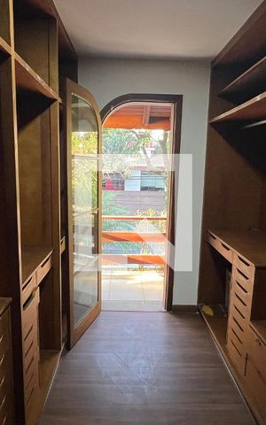 Casa para alugar com 929m², 4 quartos e 4 vagas Casa para alugar com 929m², 4 quartos e 4 vagasCloset da suíte 1