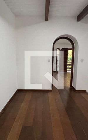 Casa para alugar com 929m², 4 quartos e 4 vagas Casa para alugar com 929m², 4 quartos e 4 vagasLiving