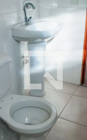 Casa para alugar com 50m², 1 quarto e sem vaga Casa para alugar com 50m², 1 quarto e sem vagaBanheiro