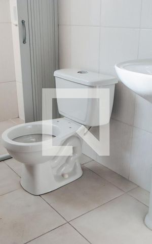 Casa para alugar com 50m², 1 quarto e sem vaga Casa para alugar com 50m², 1 quarto e sem vagaBanheiro