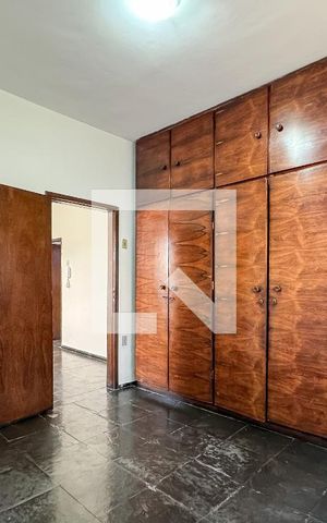 Casa à venda com 360m², 4 quartos e sem vaga Casa à venda com 360m², 4 quartos e sem vagaQuarto 1