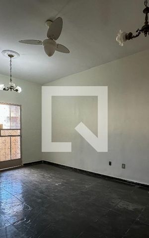 Casa à venda com 360m², 4 quartos e sem vaga Casa à venda com 360m², 4 quartos e sem vagaSala