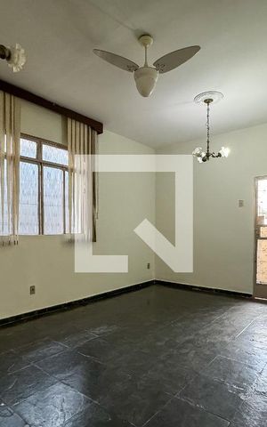 Casa à venda com 360m², 4 quartos e sem vaga Casa à venda com 360m², 4 quartos e sem vagaSala