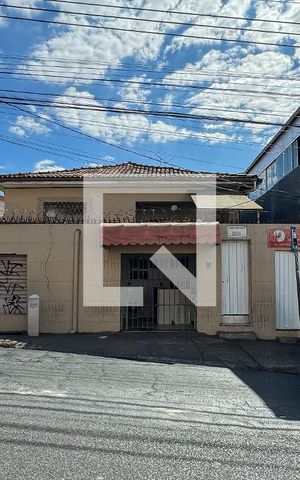 Casa à venda com 360m², 4 quartos e sem vaga Casa à venda com 360m², 4 quartos e sem vagaFachada