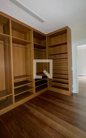 Casa de condomínio à venda com 1100m², 3 quartos e 8 vagasCloset da suíte 3