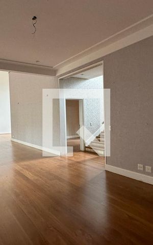 Casa de condomínio à venda com 1100m², 3 quartos e 8 vagasSala
