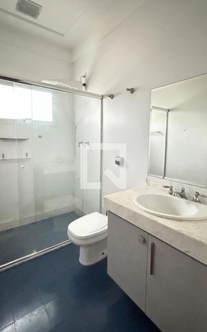 Casa de condomínio à venda com 1100m², 3 quartos e 8 vagasBanheiro da Suíte 2