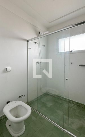 Casa de condomínio à venda com 1100m², 3 quartos e 8 vagasBanheiro da Suíte 3