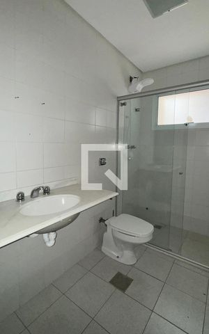 Casa de condomínio à venda com 1100m², 3 quartos e 8 vagasBanheiro de serviço