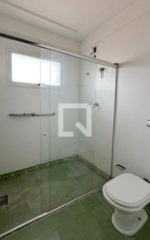 Casa de condomínio à venda com 1100m², 3 quartos e 8 vagasBanheiro da Suíte 3