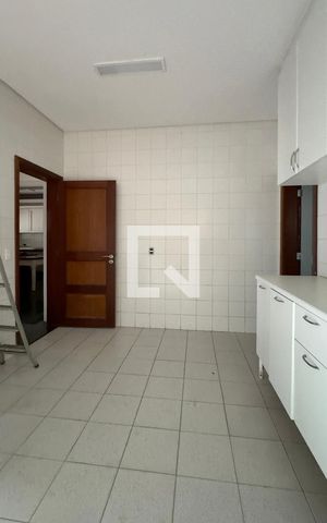 Casa de condomínio à venda com 1100m², 3 quartos e 8 vagasÁrea de Serviço