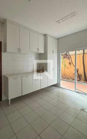 Casa de condomínio à venda com 1100m², 3 quartos e 8 vagasÁrea de Serviço