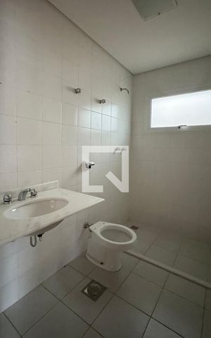 Casa de condomínio à venda com 1100m², 3 quartos e 8 vagasBanheiro de serviço