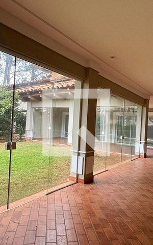 Casa de condomínio à venda com 1100m², 3 quartos e 8 vagasVaranda gourmet