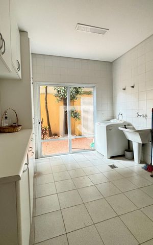 Casa de condomínio à venda com 1100m², 3 quartos e 8 vagasÁrea de Serviço