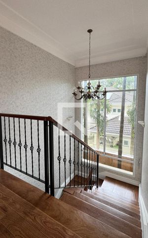 Casa de condomínio à venda com 1100m², 3 quartos e 8 vagasEscada