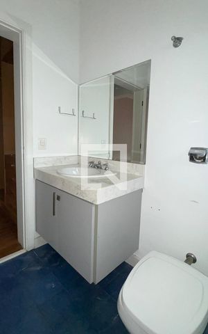 Casa de condomínio à venda com 1100m², 3 quartos e 8 vagasBanheiro da Suíte 1