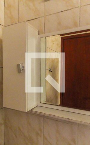 Apartamento à venda com 48m², 2 quartos e 1 vaga Apartamento à venda com 48m², 2 quartos e 1 vagaBanheiro