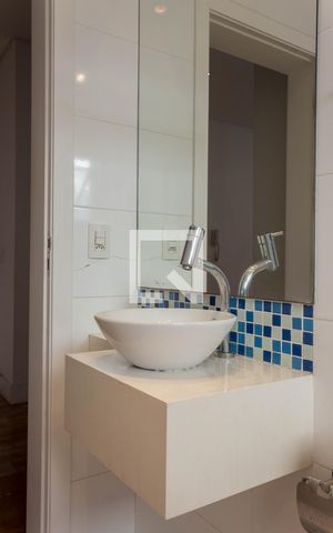 Casa de condomínio à venda com 580m², 4 quartos e 8 vagas Casa de condomínio à venda com 580m², 4 quartos e 8 vagasBanheiro