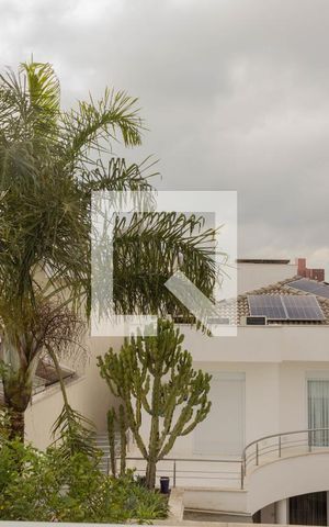 Casa de condomínio à venda com 580m², 4 quartos e 8 vagas Casa de condomínio à venda com 580m², 4 quartos e 8 vagasVaranda da Suíte 3