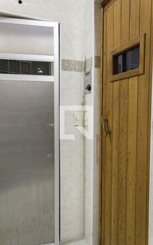 Casa de condomínio à venda com 580m², 4 quartos e 8 vagas Casa de condomínio à venda com 580m², 4 quartos e 8 vagasÁrea comum