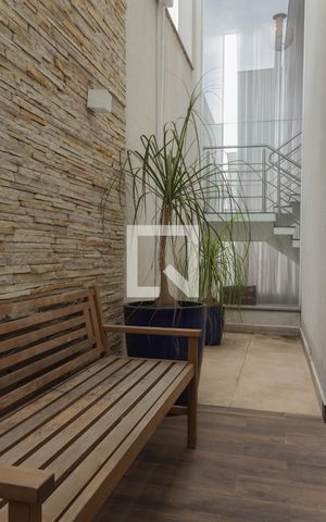 Casa de condomínio à venda com 580m², 4 quartos e 8 vagas Casa de condomínio à venda com 580m², 4 quartos e 8 vagasJardim de inverno