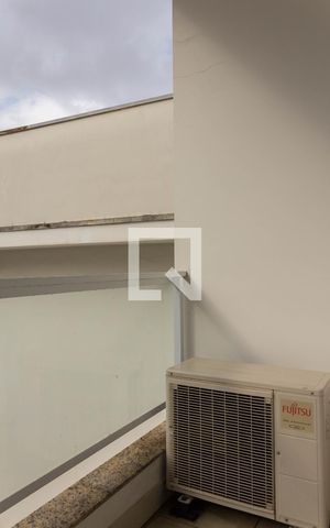 Casa de condomínio à venda com 580m², 4 quartos e 8 vagas Casa de condomínio à venda com 580m², 4 quartos e 8 vagasVaranda da Suíte 2