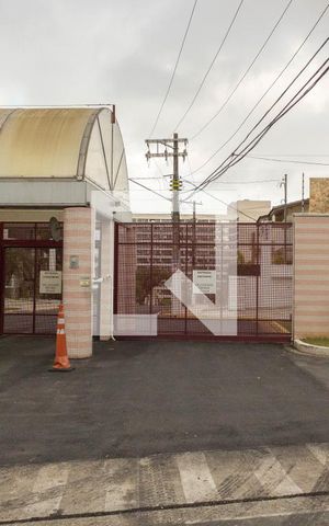 Casa de condomínio à venda com 580m², 4 quartos e 8 vagas Casa de condomínio à venda com 580m², 4 quartos e 8 vagasFachada