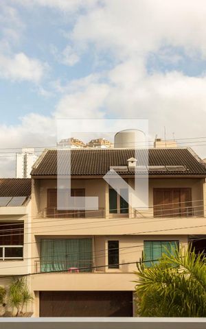 Casa de condomínio à venda com 580m², 4 quartos e 8 vagas Casa de condomínio à venda com 580m², 4 quartos e 8 vagasVaranda da Suíte 1