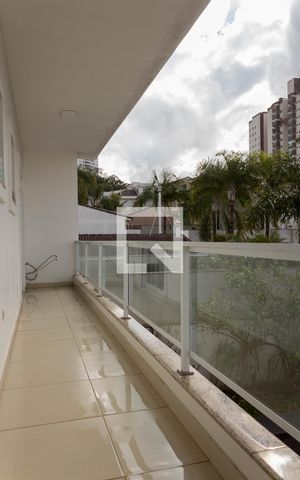 Casa de condomínio à venda com 580m², 4 quartos e 8 vagas Casa de condomínio à venda com 580m², 4 quartos e 8 vagasVaranda da Suíte 2