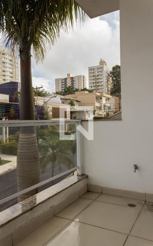 Casa de condomínio à venda com 580m², 4 quartos e 8 vagas Casa de condomínio à venda com 580m², 4 quartos e 8 vagasVaranda da Suíte 1