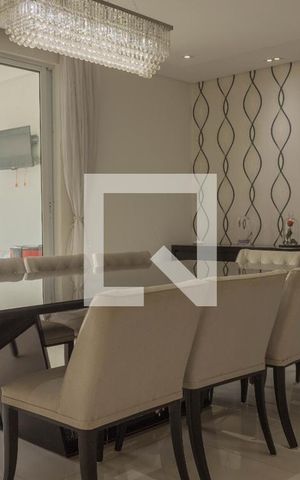 Casa de condomínio à venda com 580m², 4 quartos e 8 vagas Casa de condomínio à venda com 580m², 4 quartos e 8 vagasSala de Jantar