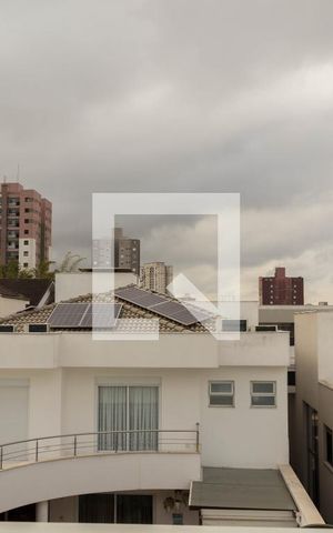 Casa de condomínio à venda com 580m², 4 quartos e 8 vagas Casa de condomínio à venda com 580m², 4 quartos e 8 vagasVaranda da Suíte 2