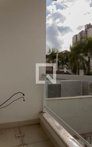Casa de condomínio à venda com 580m², 4 quartos e 8 vagas Casa de condomínio à venda com 580m², 4 quartos e 8 vagasVaranda da Suíte 3