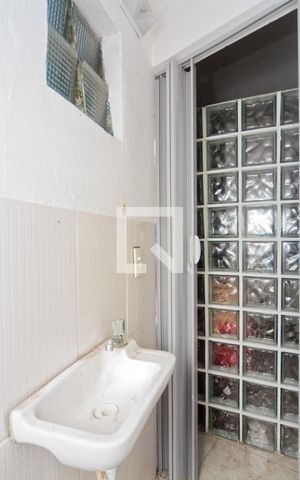 Casa à venda com 206m², 5 quartos e 2 vagas Casa à venda com 206m², 5 quartos e 2 vagasCasa 2 - Lavabo