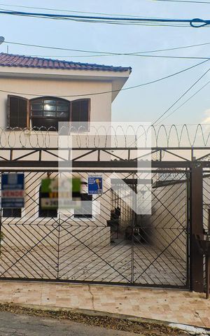 Casa à venda com 206m², 5 quartos e 2 vagas Casa à venda com 206m², 5 quartos e 2 vagasFachada + placa