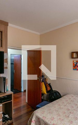 Casa à venda com 350m², 3 quartos e 4 vagas Casa à venda com 350m², 3 quartos e 4 vagasQuarto 2