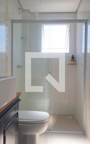 Apartamento à venda com 82m², 2 quartos e 2 vagas Apartamento à venda com 82m², 2 quartos e 2 vagasBanheiro da Suíte