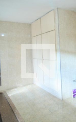 Casa à venda com 341m², 7 quartos e 2 vagas Casa à venda com 341m², 7 quartos e 2 vagasEdícula - Cozinha